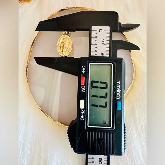 Religious (Mama Mary) Pendant. 💛 Real 18(18k) Karat Solid Gold Jewelry - Picture 7 of 8